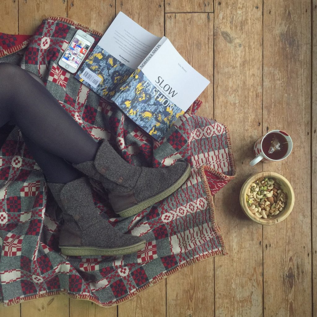 Incredibusy-MCM-Giveaway blanket